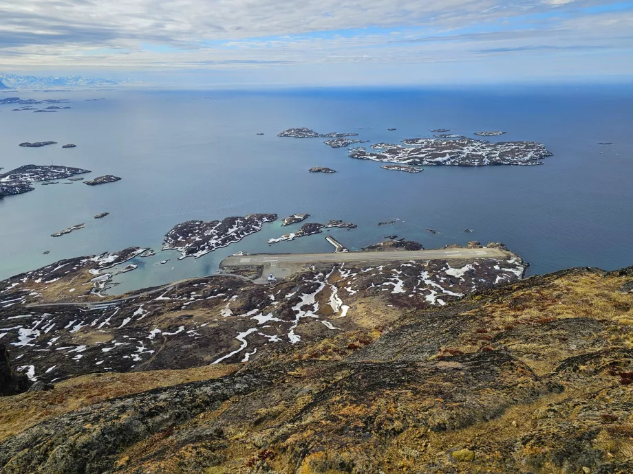 Letisko Sisimiut, pohľad z Palasip Qaqqaa