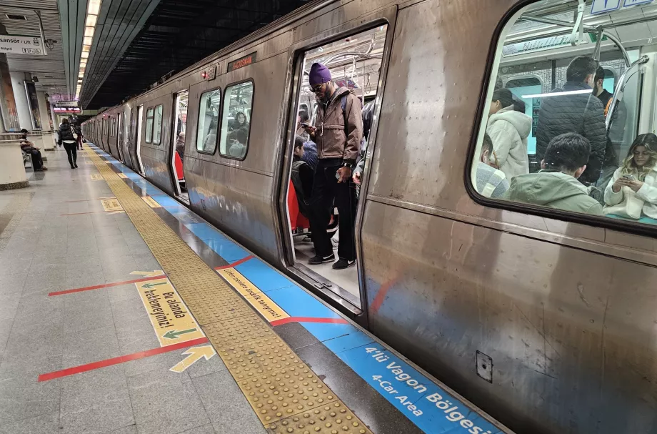 Vlak istanbulského metra