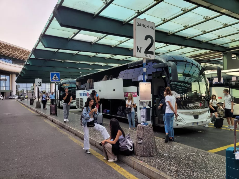 Autobusové zastávky v smere na Miláno