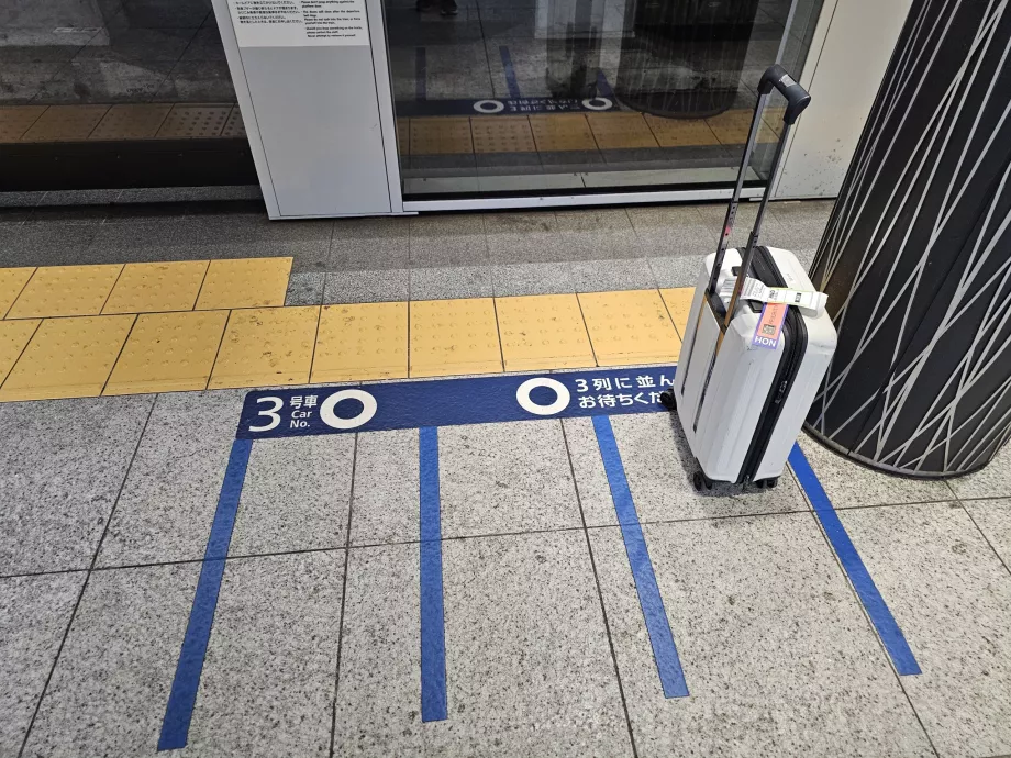 Nastupovanie do metra - označenie frontu