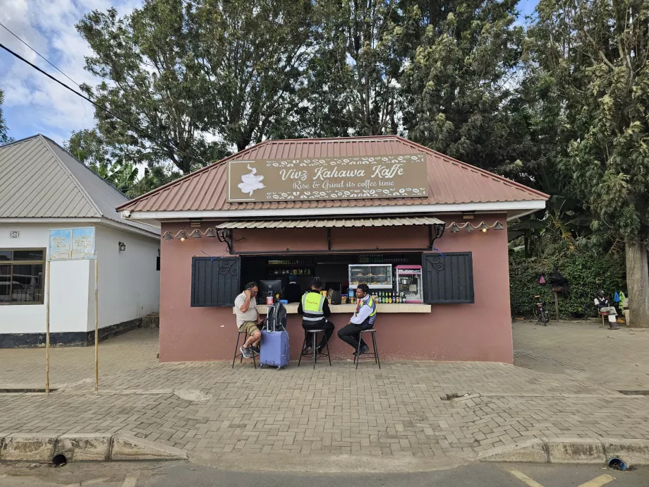 Lacná kaviareň pred odletovou halou