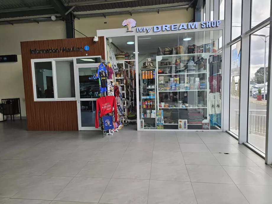 Obchod so suvenírmi v odletovej hale