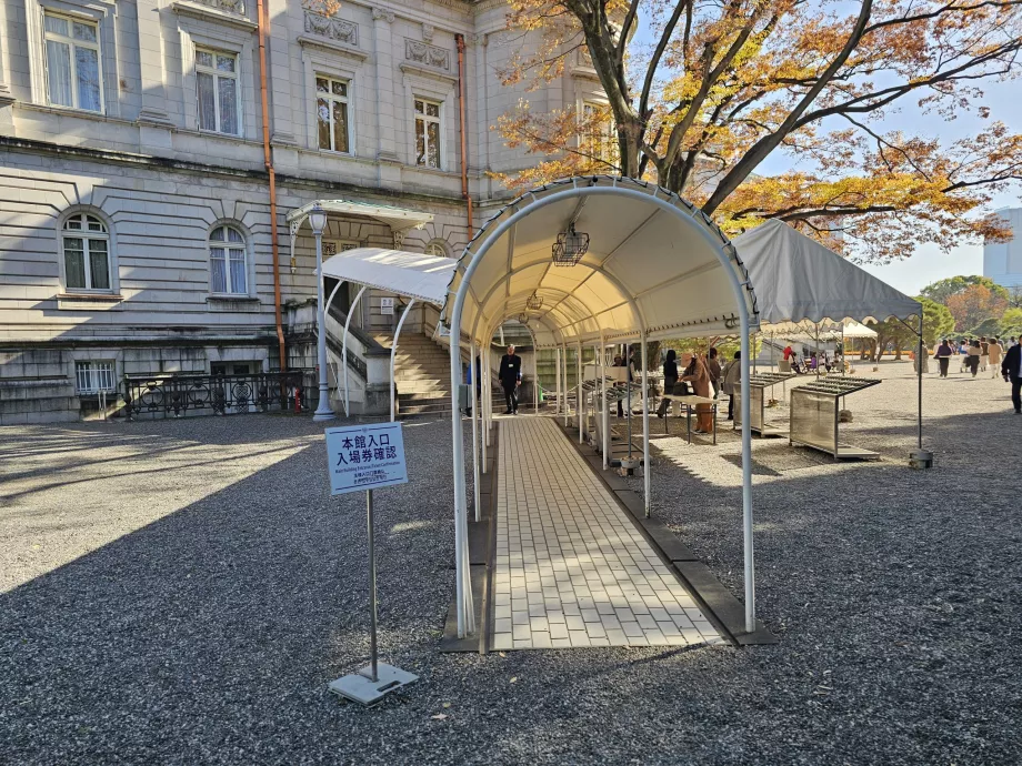 Vstup do interiéru paláca Akasaka