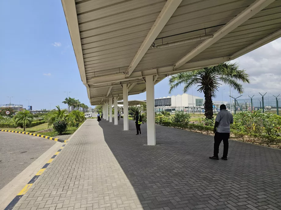 Prestupný chodník medzi terminálmi 2 a 3