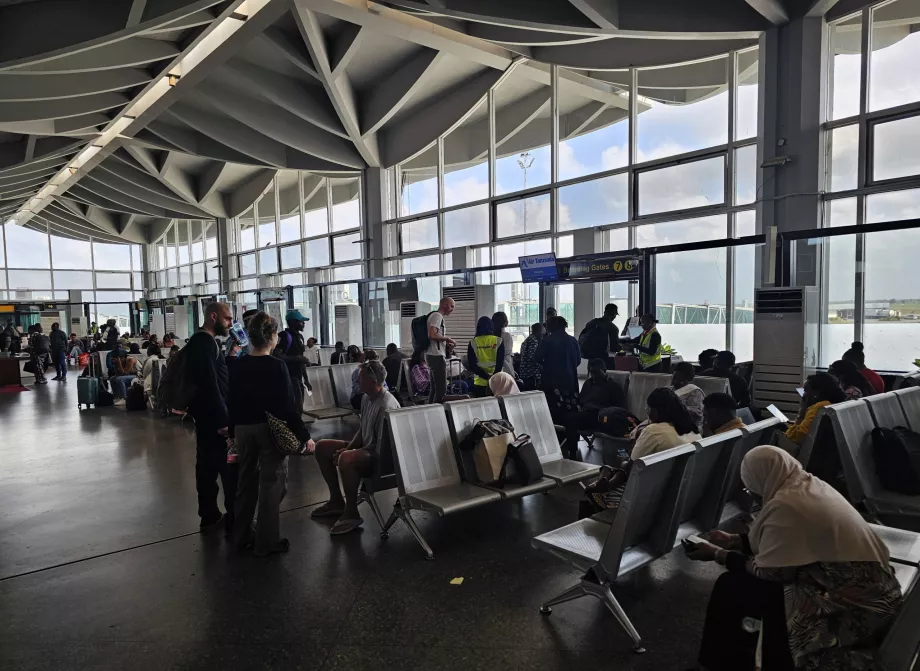 Odletové brány, terminál 2