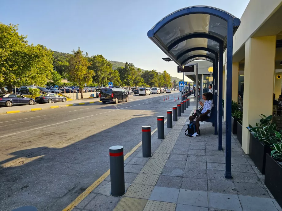 Autobusová zastávka medzi terminálmi