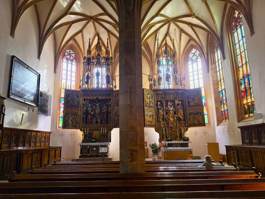 Slávne oltáre v katolíckom kostole v Hallstatte
