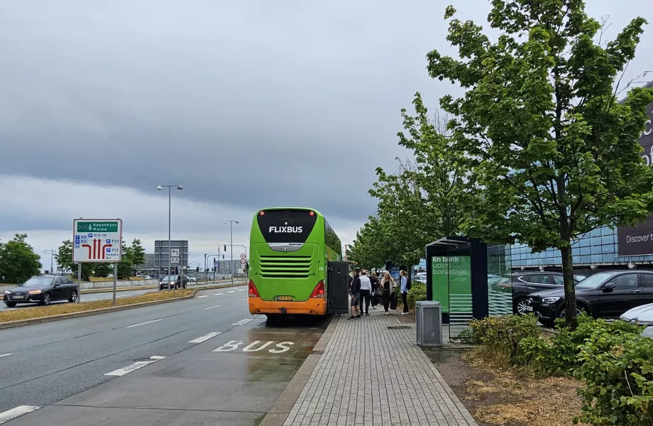 Zastávka diaľkového autobusu