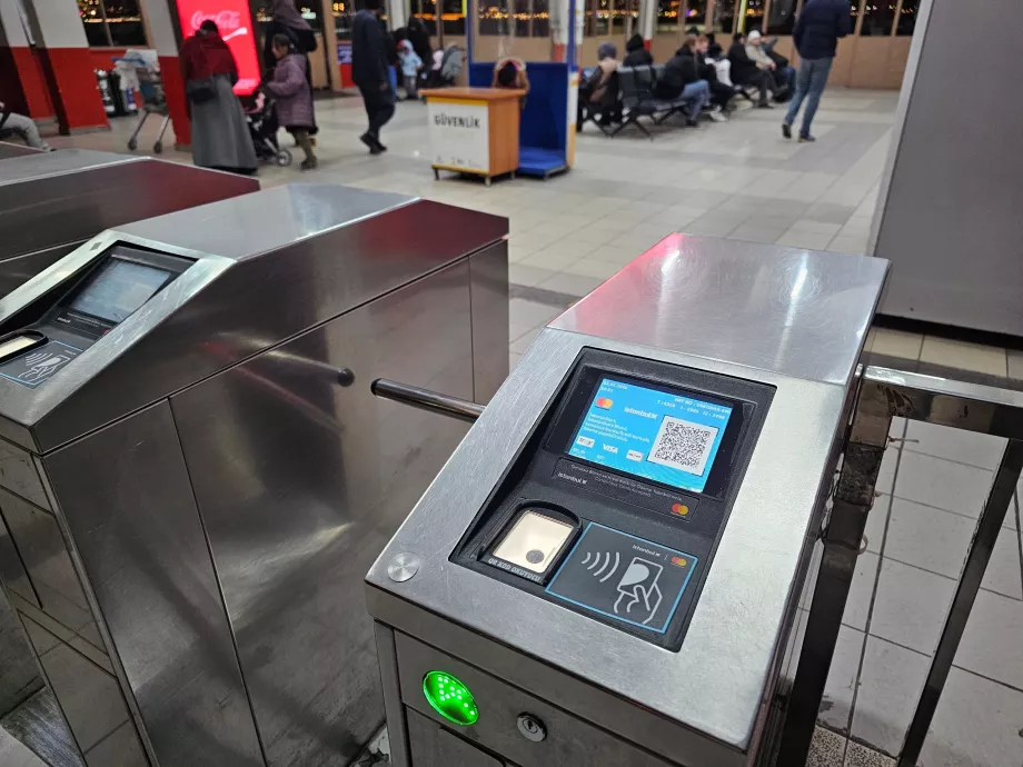 Platba kartou alebo Istanbulkart na trajektoch