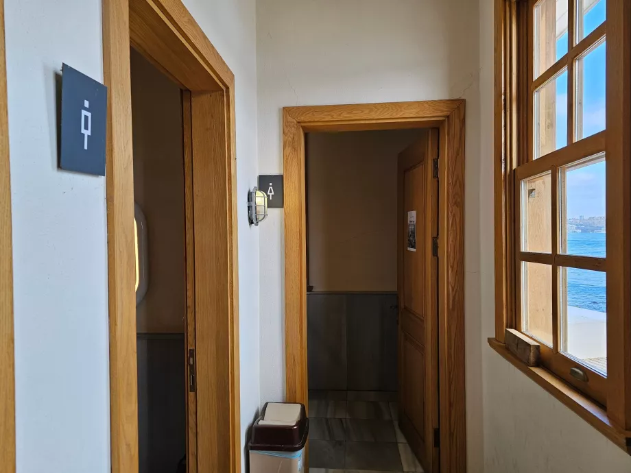 Bezplatné verejné toalety v Maiden Tower