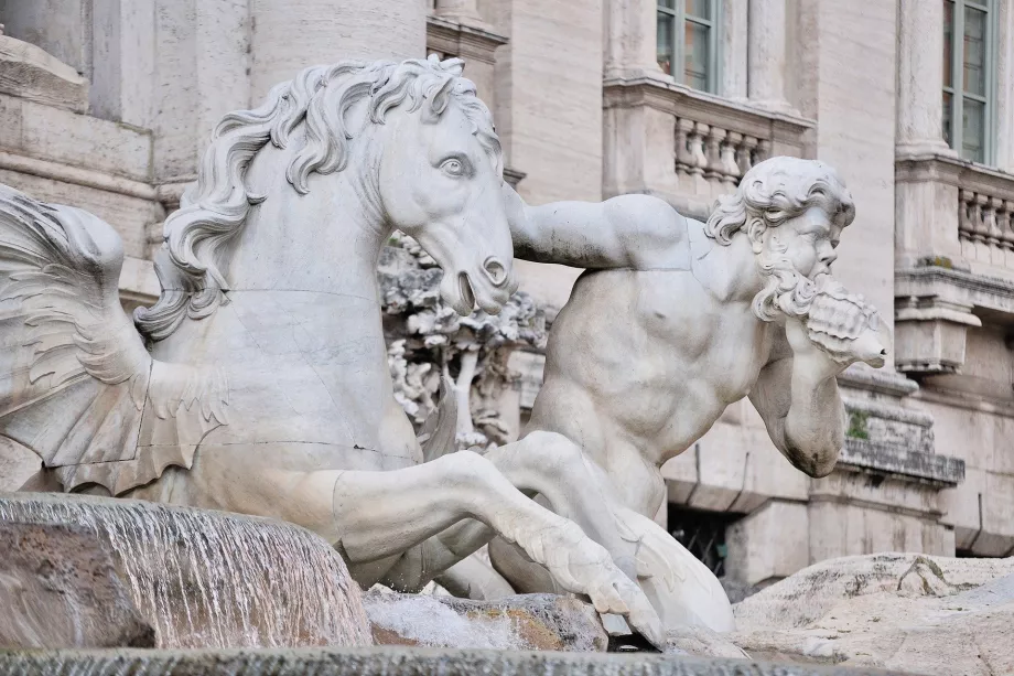 Socha na Fontáne di Trevi