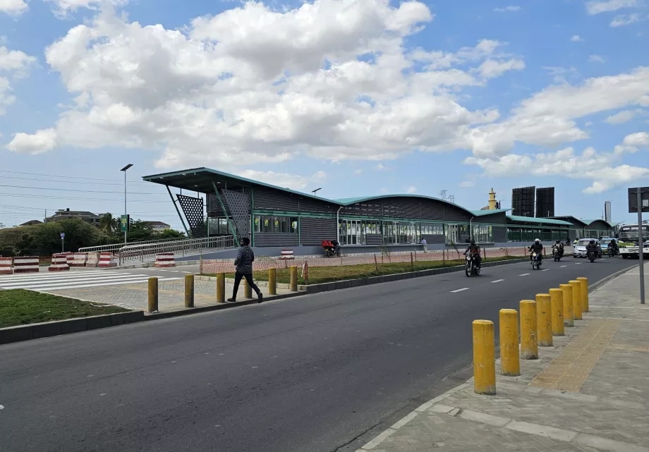 Autobusová zastávka UDART na hlavnej ceste