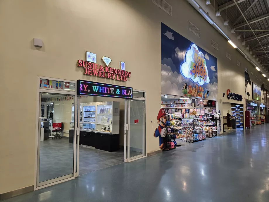 Obchody, tranzitná zóna, terminál 3