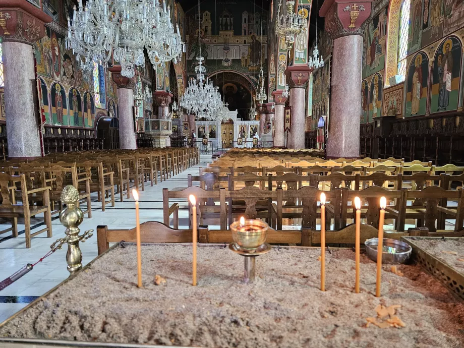 Kostol Evangelismos, interiér