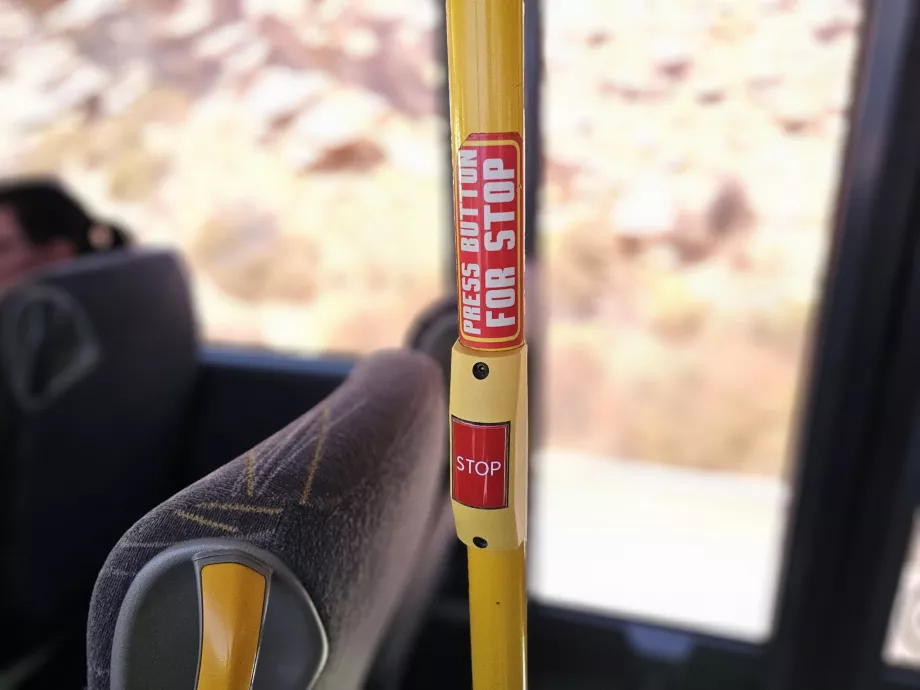 Tlačidlo Stop v autobusoch KTEL