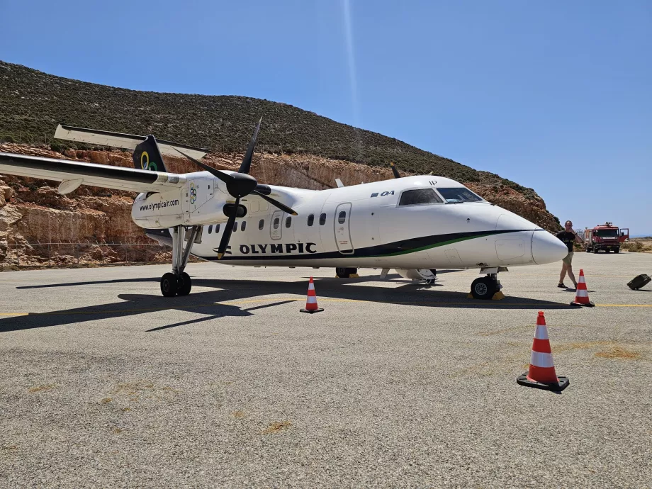 Dash 8-100 na letisku Kateslorizo