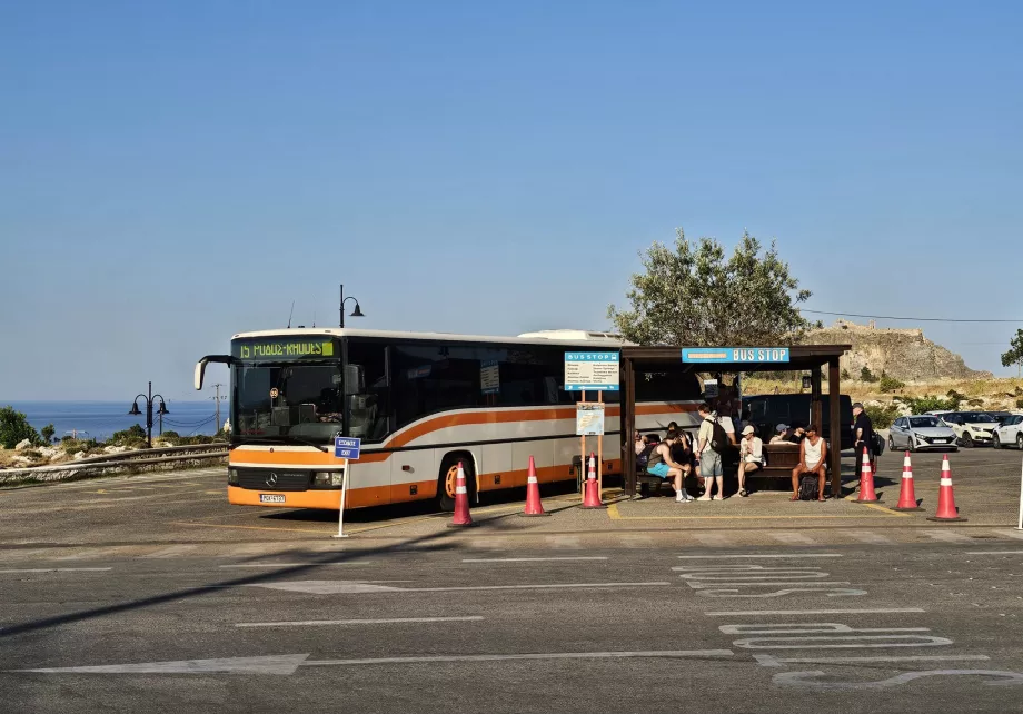 Autobusová zastávka na hlavnej ceste, Lindos