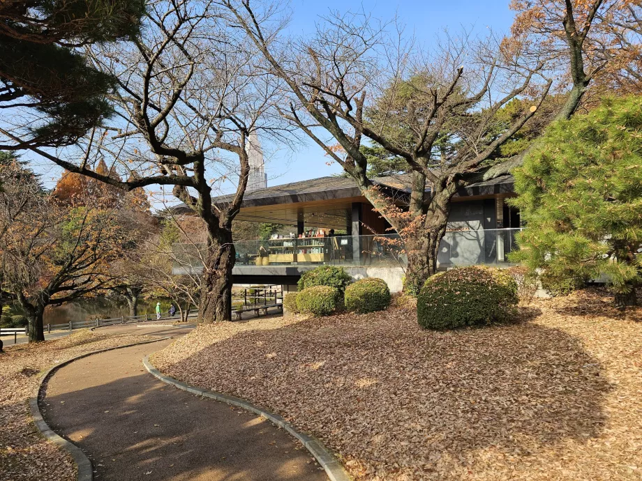 Národná záhrada Shinjuku Gyoen, kaviareň Starbucks
