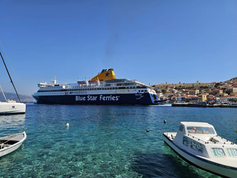 Loď Blue Star Ferries