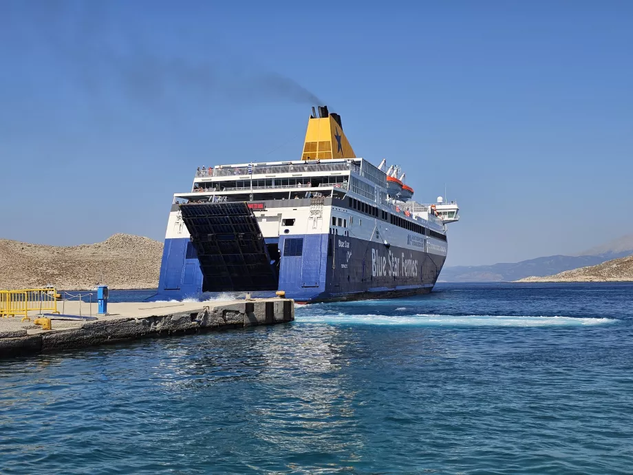 Loď Blue Star Ferries