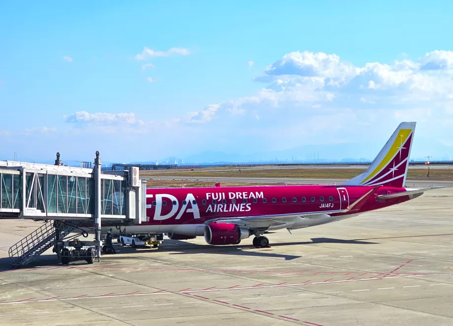 Fuji Dream Airlines, Embraer E170, letisko Kobe
