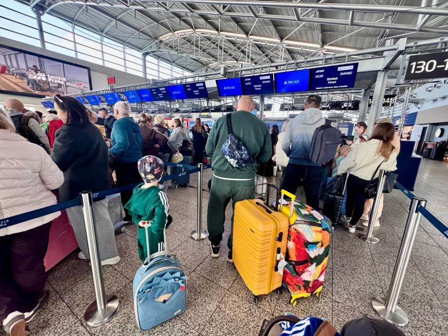 Odbavenie na let PRG-SYX pomocou SCAT