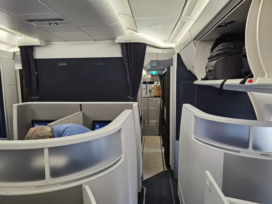 Kabína - pohľad na Business Suites