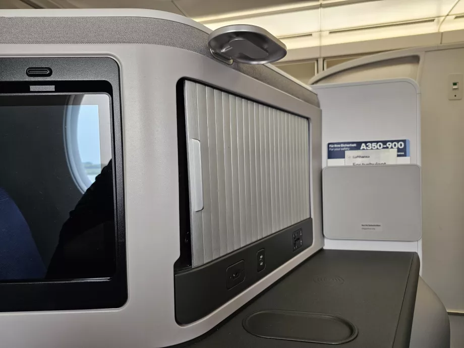 Zatváracia priehradka na odkladanie vecí