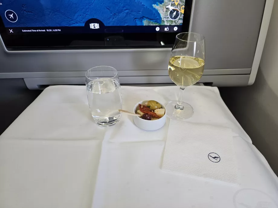 Olivy a syr - prvý servis