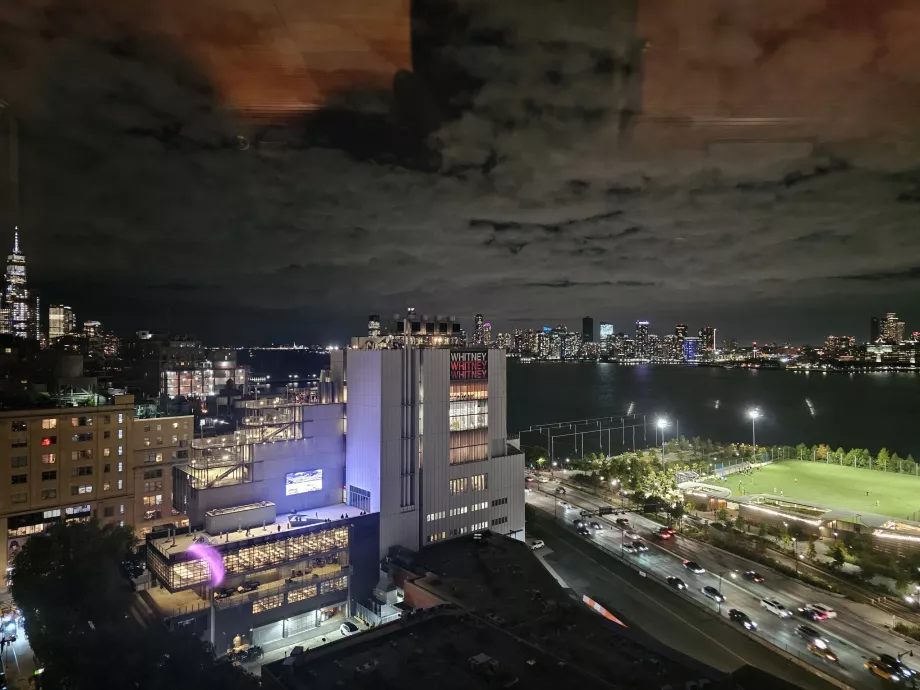 Nočný pohľad na rieku Hudson