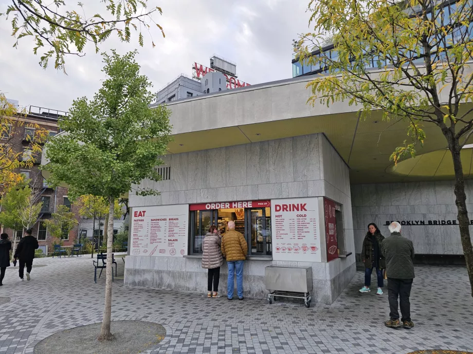Občerstvenie v parku Brooklyn Bridge