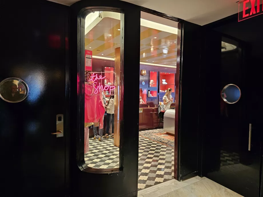 Obchod na prízemí hotela