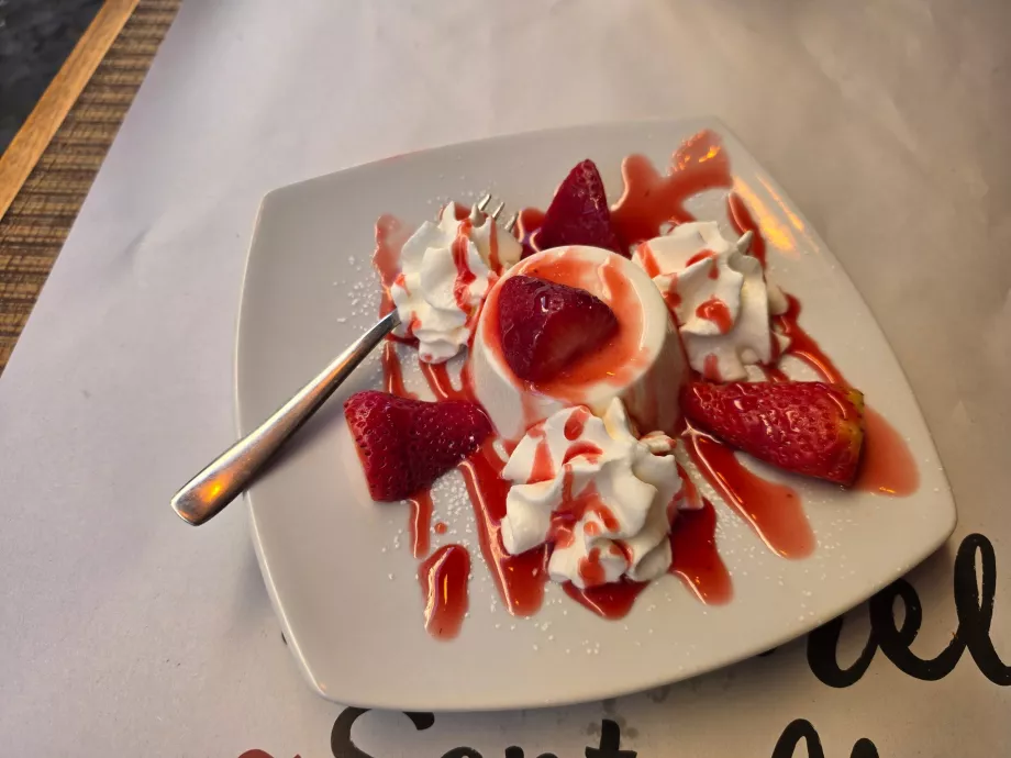 Tonnarello Santa Maria, Panna Cotta s jahodami