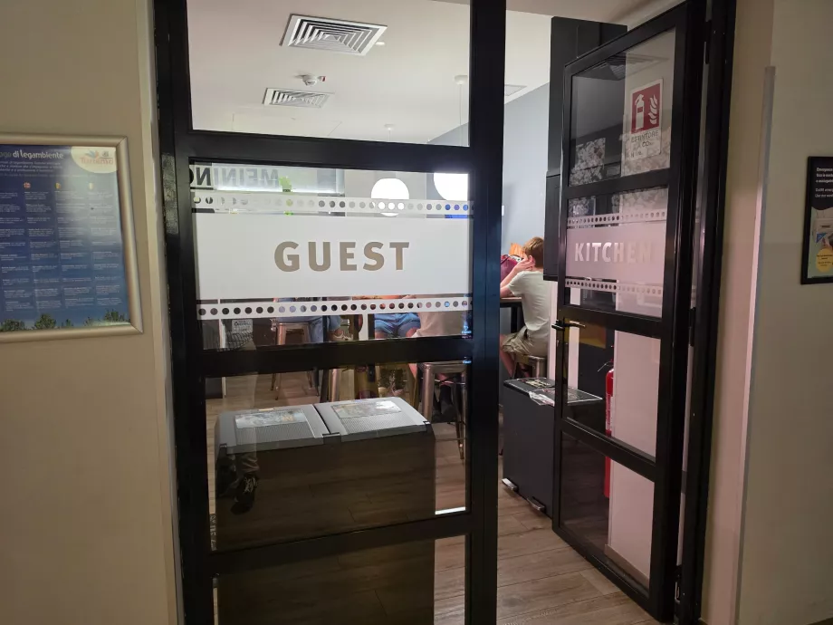 Spoločná kuchyňa pre hostí