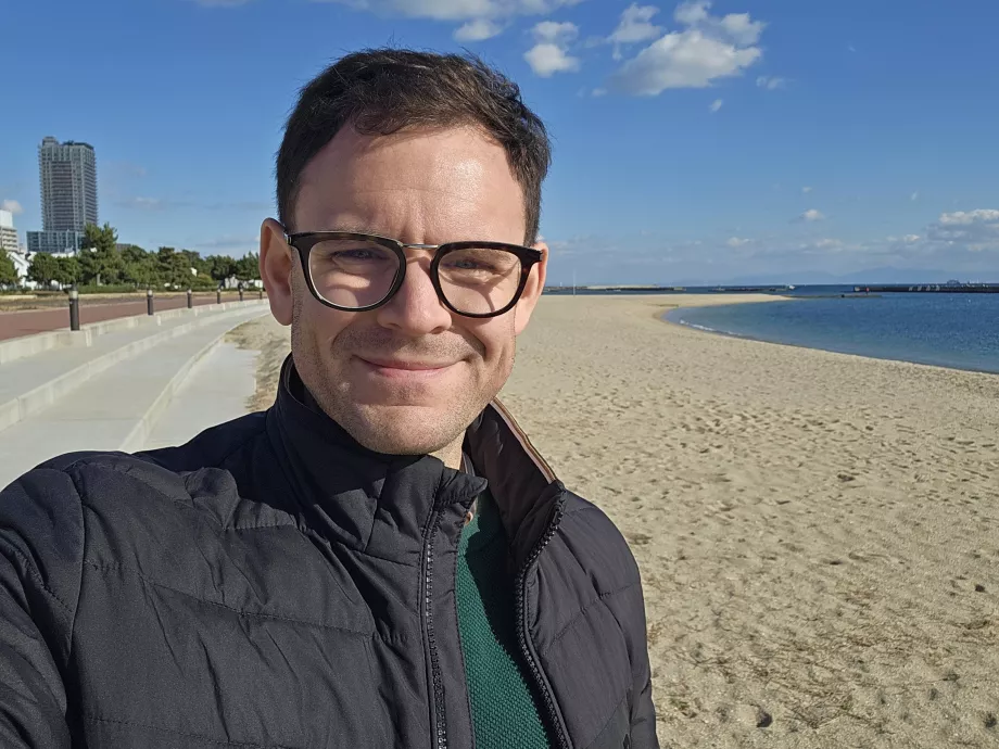 Ja na pláži Suma v zime