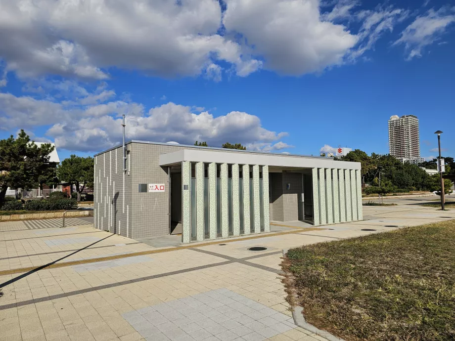 Bezplatné toalety na pláži Suma