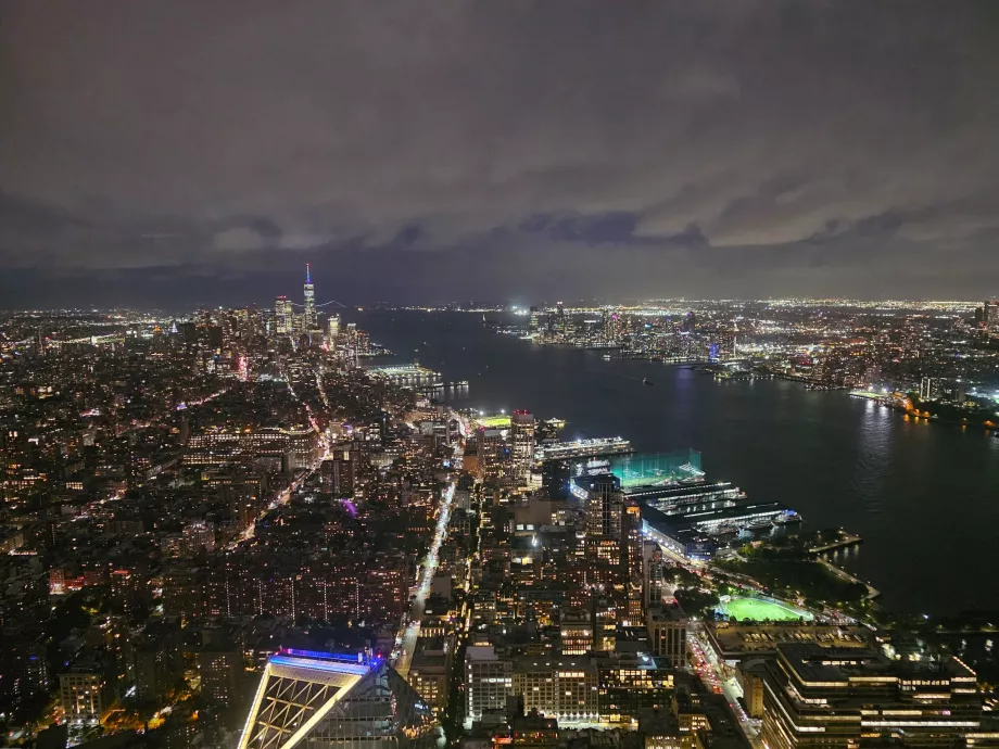 Nočný pohľad z "The Edge"