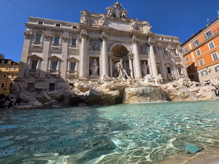 Fontana di Trevi, pohľad z platenej galérie