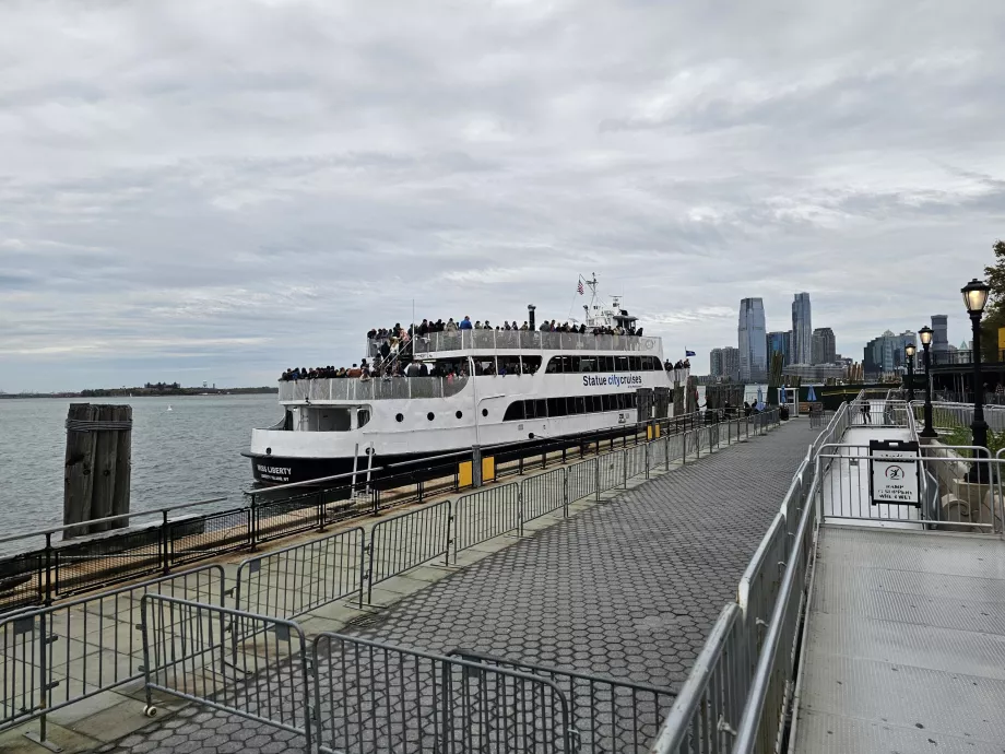 Lodný prístav Socha City Cruises