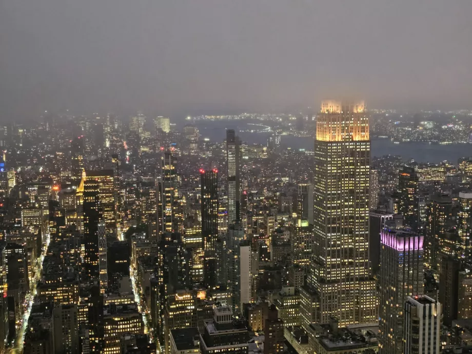 Summit One Vanderbilt, nočný pohľad