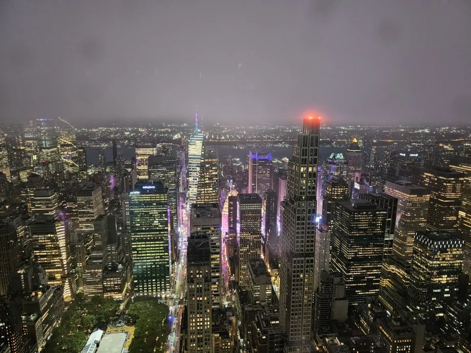 Summit One Vanderbilt, nočný pohľad
