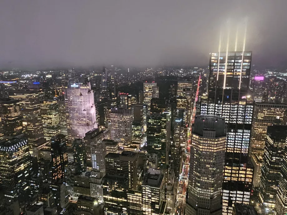 Summit One Vanderbilt, nočný pohľad