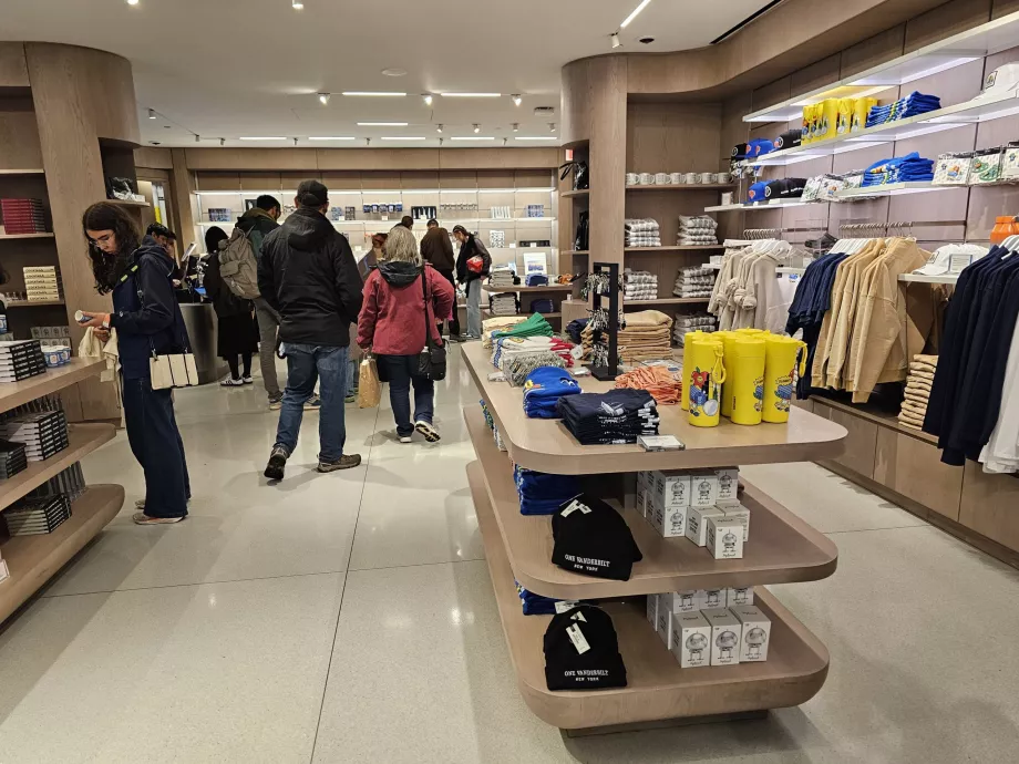 Summit One Vanderbilt, obchod so suvenírmi