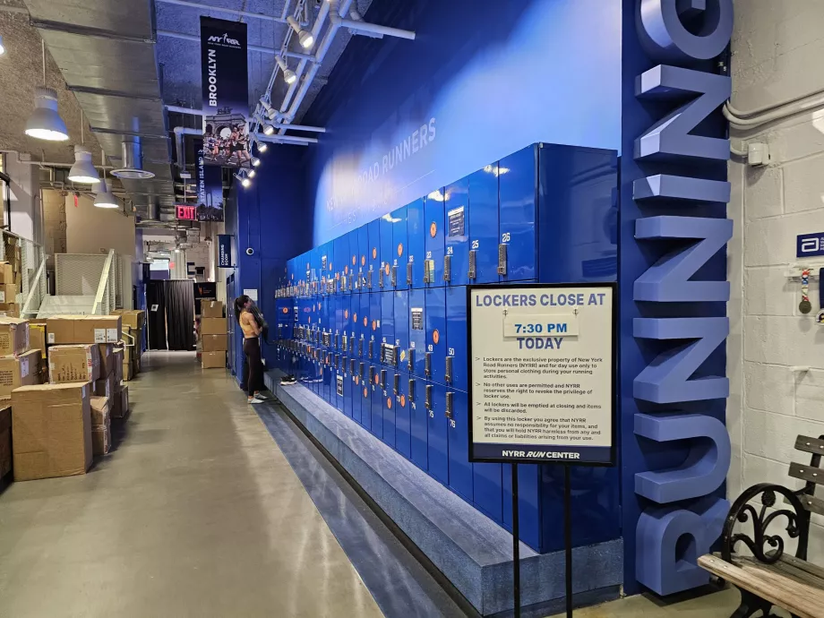 Centrum NYRR, úschovňa batožiny pre bežcov