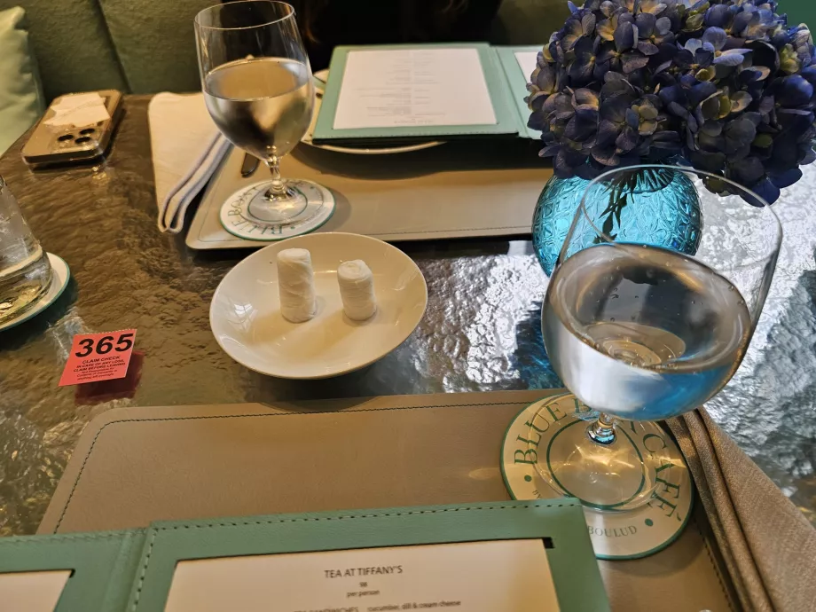 Modrý box, uteráky na ruky