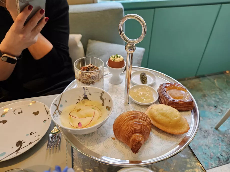 Blue Box, Raňajky u Tiffanyho