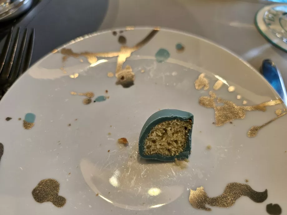 Modrá krabička, nakrájaný dezert