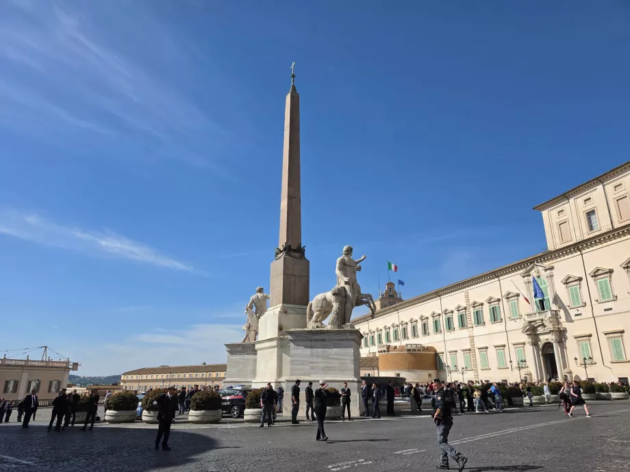 Námestie pred Kvirinálskym palácom