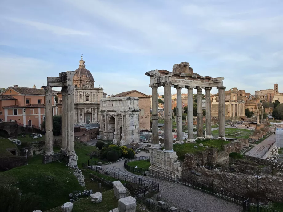Pohľad na Forum Romanum z Kapitolu