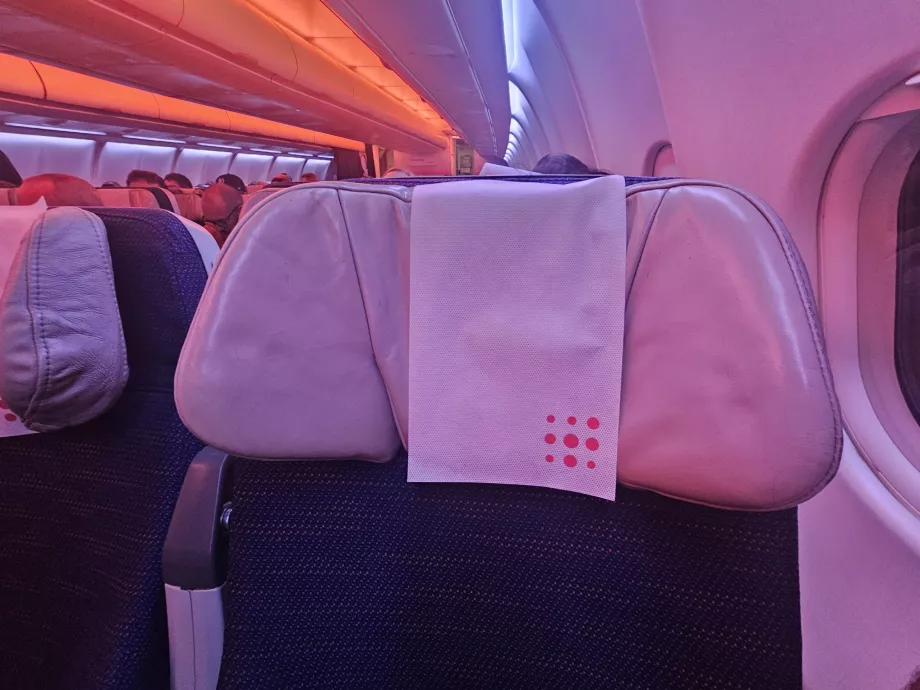 Nastaviteľná opierka hlavy